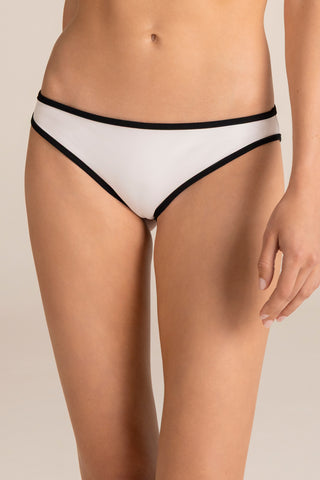 Touché Colombia, Balneaire, Bikini bottom cachetero blanco, Vestido de baño para mujer, Verano, Playa, Vacaciones