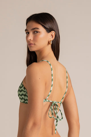 Touché Colombia, Balneaire, Bikini top deportivo verde, Vestido de baño para mujer, Verano, Playa, Vacaciones