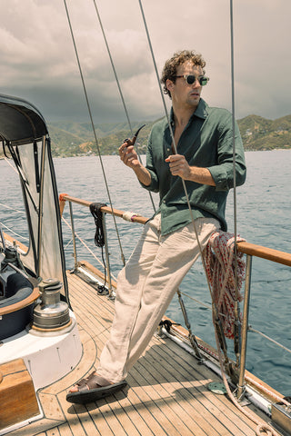 Camisa Privé verde y Pantalón caqui para hombre- Îlot Colombia, Ropa para playa, Verano,  Gafas, Accesorios hombre