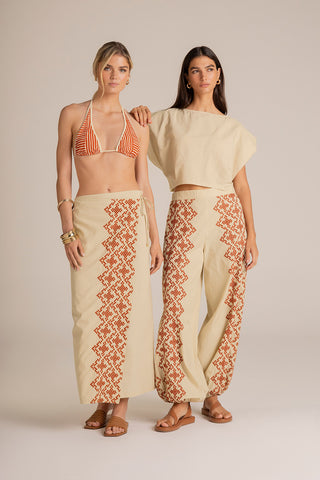 Touché Colombia, Balneaire, Conjunto Top manga corta marfil y Pantalón café, Falda pareo, Ropa de playa mujer, Verano, Sandalias, Playa, Vacaciones