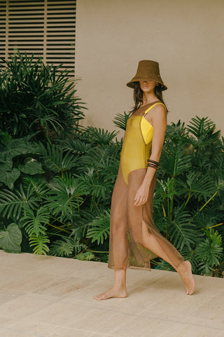 Touché Colombia, Balneaire, Cover uo largo amarillo, Entero clásico amarillo, Sombrero café, Vestido de baño para mujer, Verano, Playa, Vacaciones