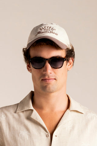 Gorra café y Gafas para hombre — Îlot Colombia, Accesorio, Playa, Verano, Para toda ocasión.