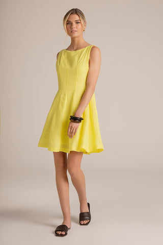 Touché Colombia, Balneaire, Vestido corto amarillo, Sandalias café, Ropa de playa mujer, Verano, Playa, Vacaciones